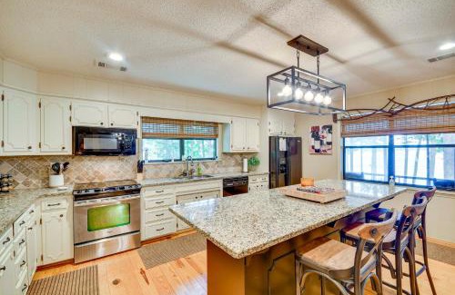 Alexander City Maison | Spacious Alexander City Retreat with Private Dock!