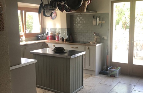 Roquebrun Maison | Spacious and attractive holiday home with private pool and parking.
