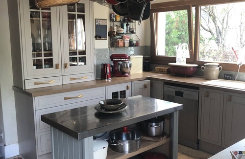 Roquebrun Maison | Spacious and attractive holiday home with private pool and parking.