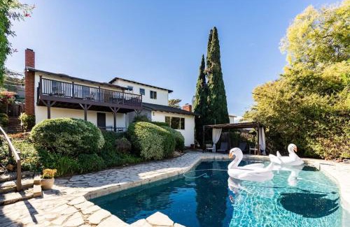 La Mesa Maison | Spacious and Bright 5-Bedroom Oasis Pool and Yard