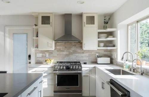 La Mesa Maison | Spacious and Bright 5-Bedroom Oasis Pool and Yard