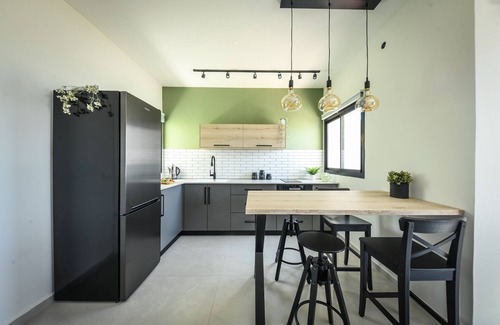 Nahariya Appartement | Spacious and Bright Beach Front Apartment