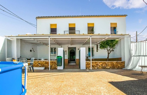 Guadalcanal Appartement | Spacious and charming vacation apartment.