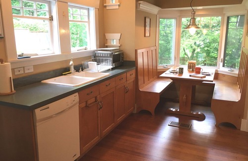 Seahurst Maison | Spacious and charming home in a park-like setting