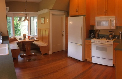 Seahurst Maison | Spacious and charming home in a park-like setting