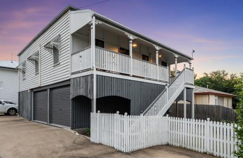 North Booval Maison | Spacious and Charming Queenslander in Ipswich
