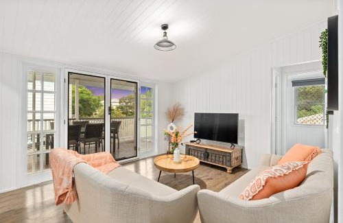 North Booval Maison | Spacious and Charming Queenslander in Ipswich