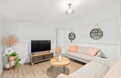 North Booval Maison | Spacious and Charming Queenslander in Ipswich