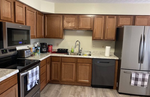 Reynoldsburg Maison | Spacious and comfortable single family home with finished basement.