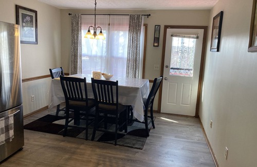 Reynoldsburg Maison | Spacious and comfortable single family home with finished basement.