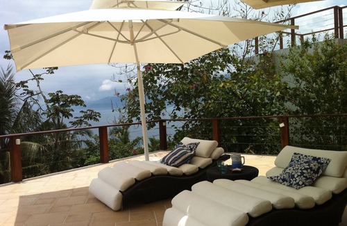 Sao Pedro Maison | Maison spacieuse et confortable à Ilhabela avec une vue imprenable w / la mer