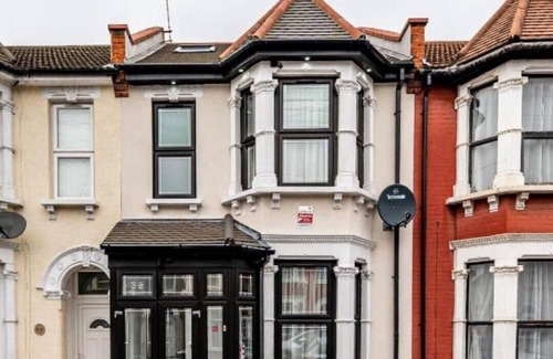 Loxford Maison | Spacious and comfortable 6BDR house