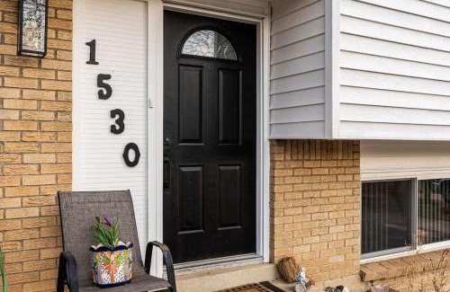 Longmont Maison | Spacious and Comfy Close to Everything Backyard