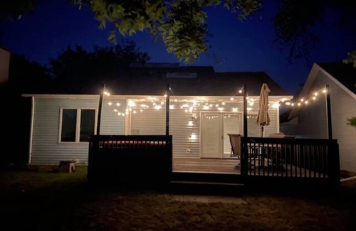 Iowa City Maison | Spacious and Convenient Getaway