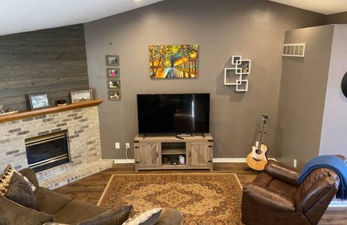 Iowa City Maison | Spacious and Convenient Getaway