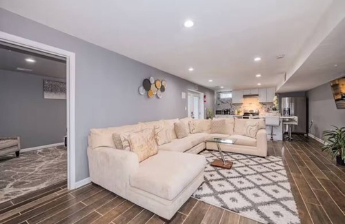 Montpelier Maison | Spacious and Cozy 8 Bedrooms house w/Gym near D.C