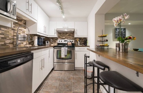 Midtown Toronto Appartement | Spacious and elegant lower unit in stunning Casa Loma neighbourhood