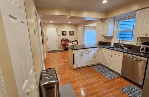 White Oak Maison | Spacious and Family Friendly 6-bedrooms house in delightful Silver Spring.