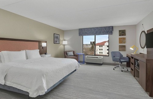 Macon Maison | Spacious and Fantastic Room! With Free Breakfast
