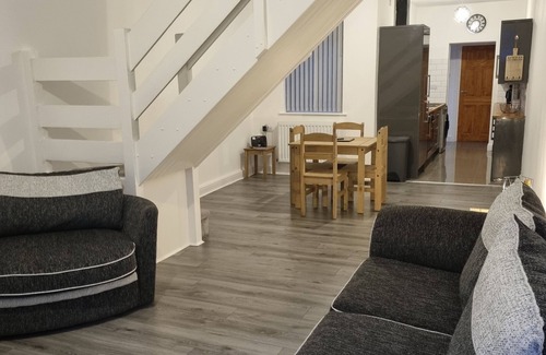 Barrow-in-Furness Maison | Spacious and Modern Town House close to The Lake District
