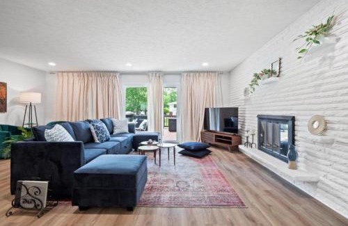Strongsville Maison | Spacious and Luxury Designed Ranch with Game Room