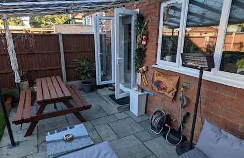 Jubilee Maison | Spacious and modern 2 bed house with garden.