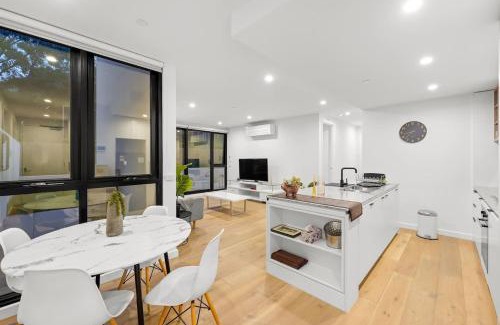Burwood Appartement | Spacious and Modern 2BR in Prime Location Burwood