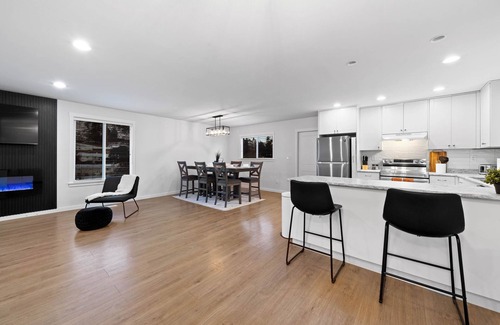 Kamloops Maison | Spacious and Modern 3 Bedroom