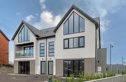 Rhyd-y-foel Appartement | Spacious and modern family apartment, central and within walking distance to local amenities
