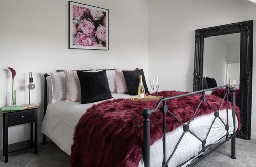 Rhyd-y-foel Appartement | Spacious and modern family apartment, central and within walking distance to local amenities