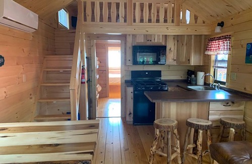 Ashford Cabine | Spacious and new deluxe cabin in family campground in Northeastern CT