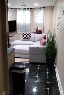 Le Droit Park Appartement | Spacious and Private 3BR, 3BA with free parking near Downtown Washington DC