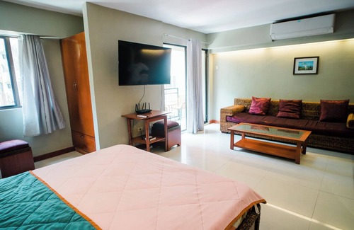 Mactan Export Processing Zone Copropriété | Spacious and quiet cozy condo, 3 minutes away from Mactan Airport Cebu.