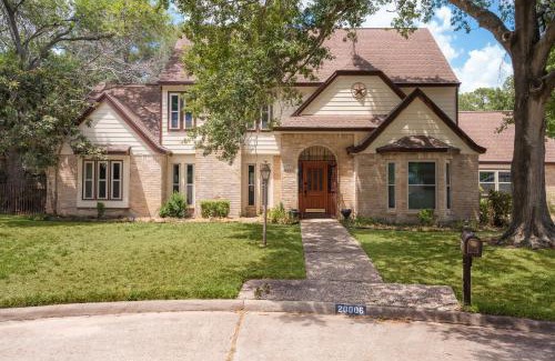 Barker Maison | Spacious and quiet 4 bed 3 and a half bath home away from home in Katy Texas