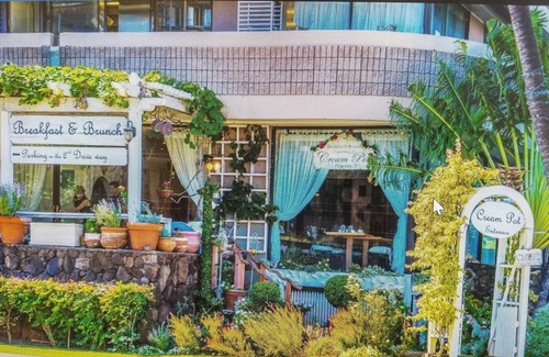 McCully - Moiliili Copropriété | Condo Waikiki spacieux et récemment rénové avec cuisine complète et vue sur l'océan