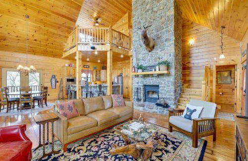 Maysville Maison | Spacious and Secluded Cabin 25 Mi to Bentonville!