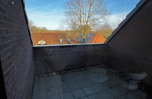 Goirle Appartement | Spacious and stylish stay with parking and WiFi, close to Goirle's parks and trails. Sleeps four.