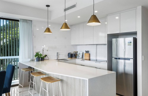 Bulimba Appartement | Spacious and Superb 3-Bed Apartment
