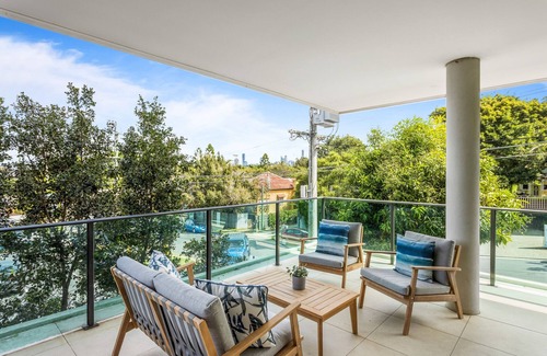 Bulimba Appartement | Spacious and Superb 3-Bed Apartment