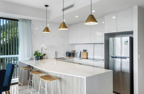 Bulimba Appartement | Spacious and Superb 3-bed Apartment