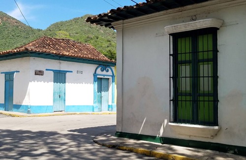 Choroni Maison | Spacious antique 18th century house house with AC, WiFi in Choroni