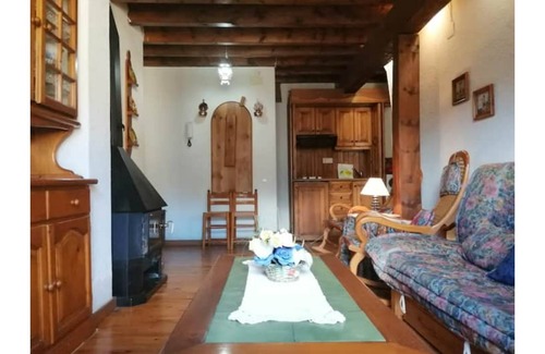 Taull Appartement | Spacious apartment with garden Cosmos 1