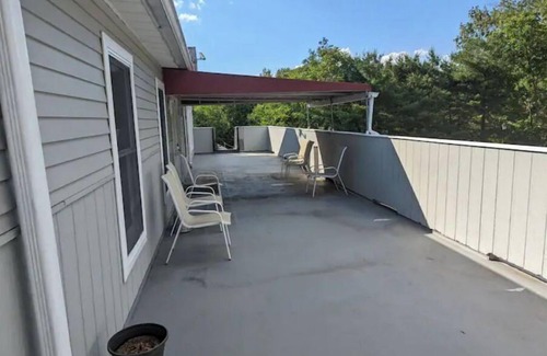 Andover Copropriété | Spacious Apartment Minutes from State Park & Lake