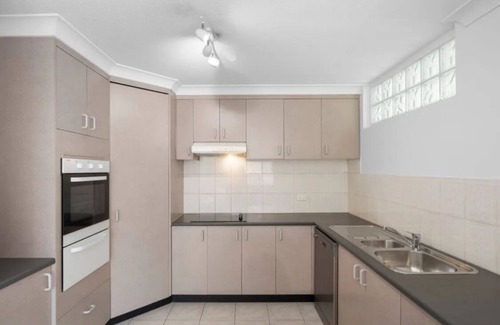 Upper Mount Gravatt Appartement | Spacious apartment close to everything, private, secure, and Queensland weather