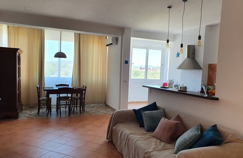 Portoscuso Maison | Spacious apartment in Portoscuso with sea view