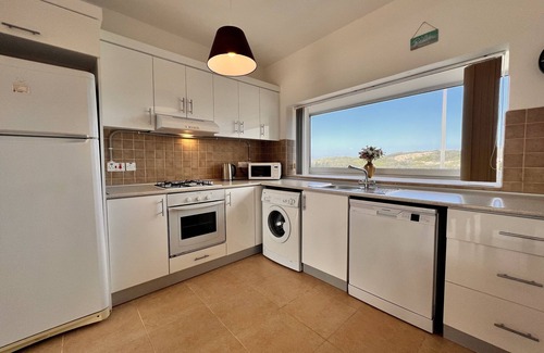 Tatlisu Appartement | Spacious apartment in Tatlisu North Cyprus, 3 Communal swimming pools on site