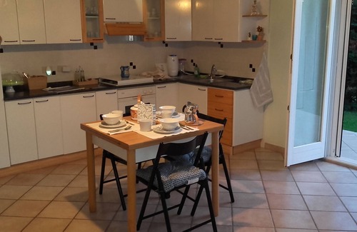 Montecarotto Appartement | appartement spacieux avec une entrée séparée au rez-de-chaussée et un petit jardin