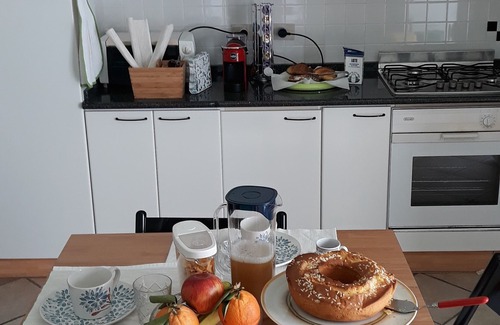 Montecarotto Appartement | appartement spacieux avec une entrée séparée au rez-de-chaussée et un petit jardin