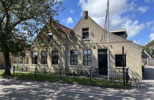 Baaiduinen Appartement | Spacious apartment on the ground floor with large sunny terrace.