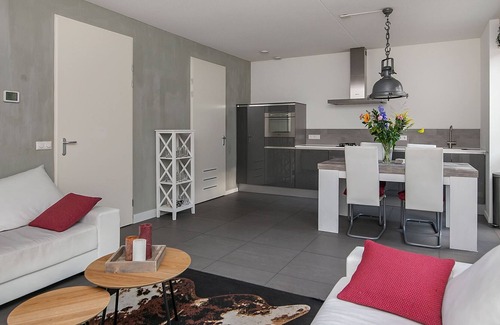 Moordrecht Appartement | Spacious apartment in a cosy dutch village